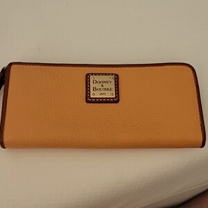 Dooney & Bourke Pebble Grain Zip  Wallet